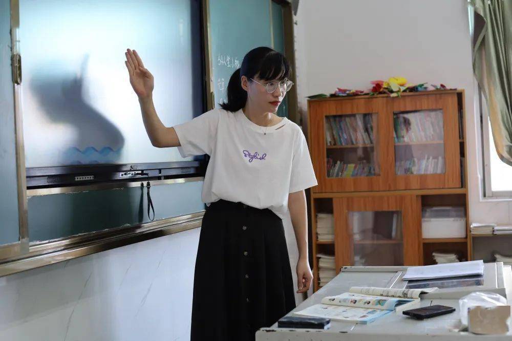 【高霞小学】"下沉一线 回归课堂"——青阳教育办开展推门诊断课活动