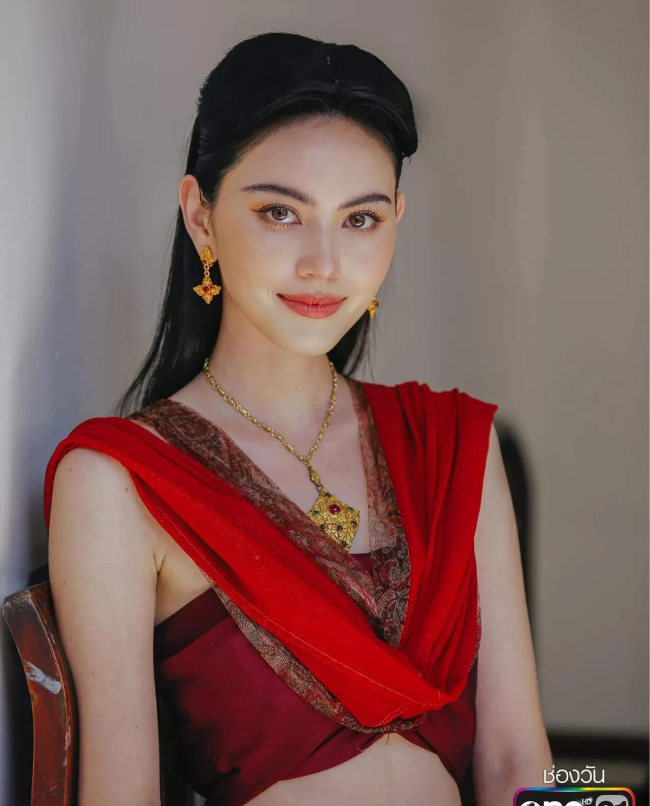 泰国纯血统女明星aump图片