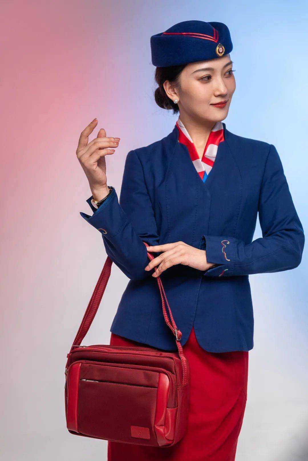 广西动姐制服图鉴,你最喜欢哪套?_壮锦_套装_紫红色