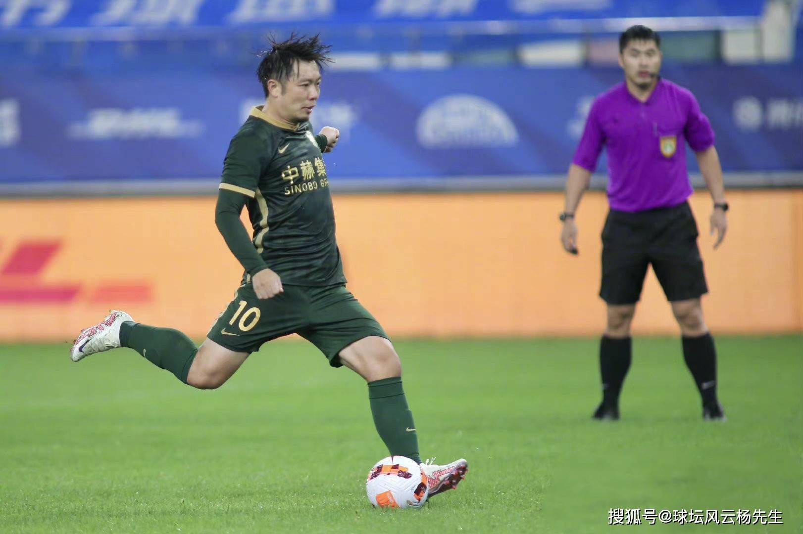 张玉宁梅开二度,中超北京国安3-1河北队,送给对手十连败.