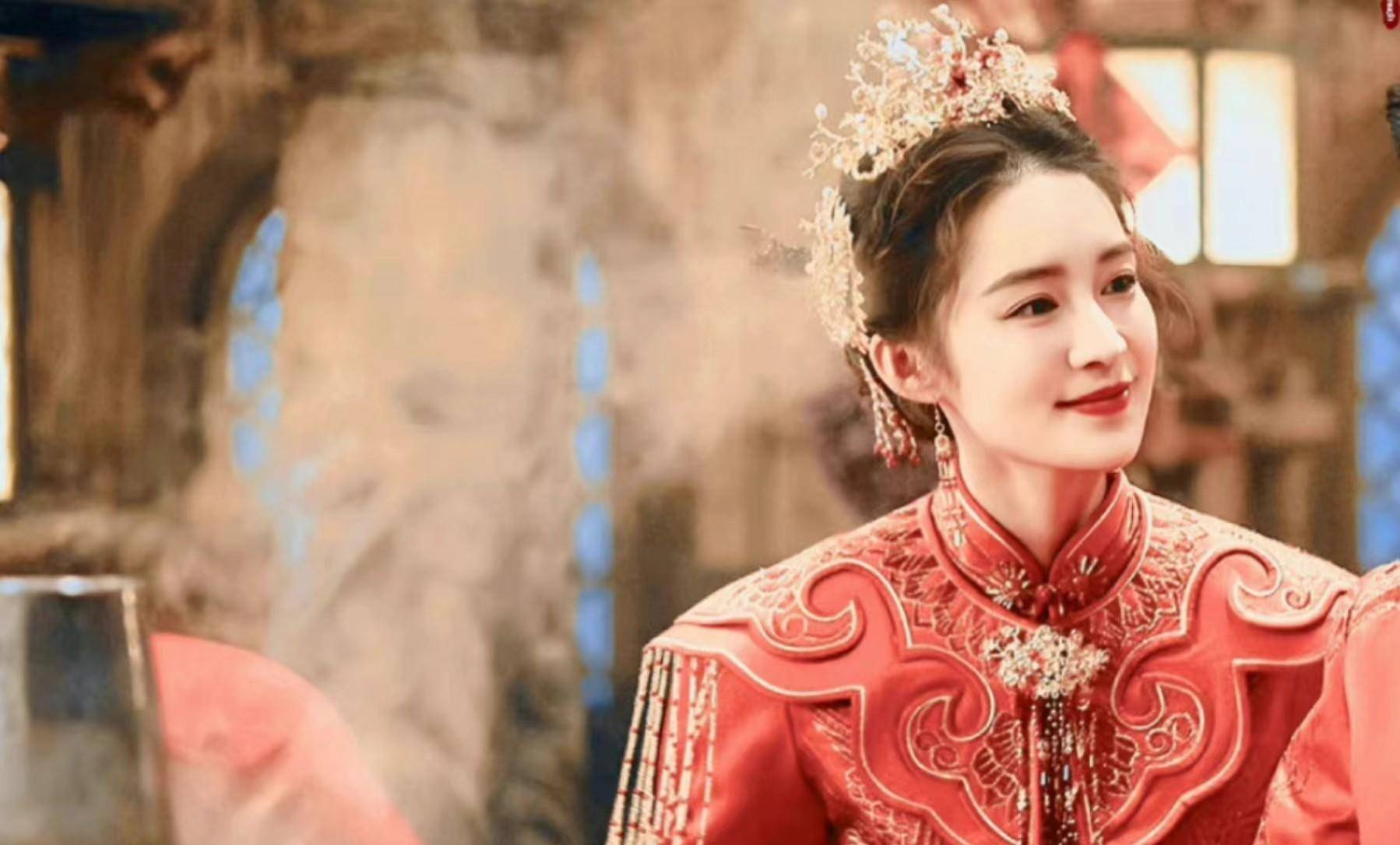 任嘉伦和李沁的新剧《请君》刚刚开播,婚纱剧照很美,我们一起喝喜酒吧