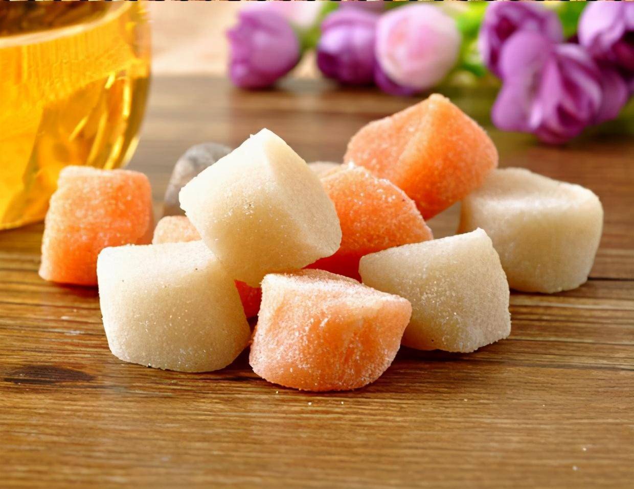 橘红糕对于消化不良,咳嗽多痰这些症状,也有一定的功效,是送人的佳品.