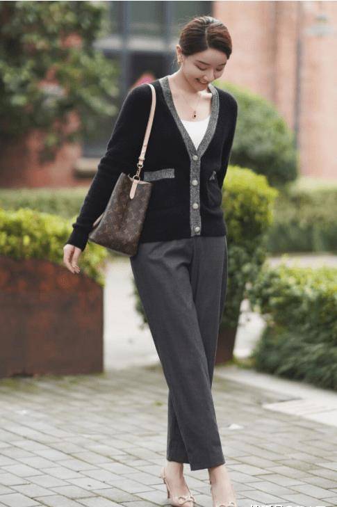 今年流行的"针织衫"太好搭,配牛仔裤,阔腿裤,让你美得不像话