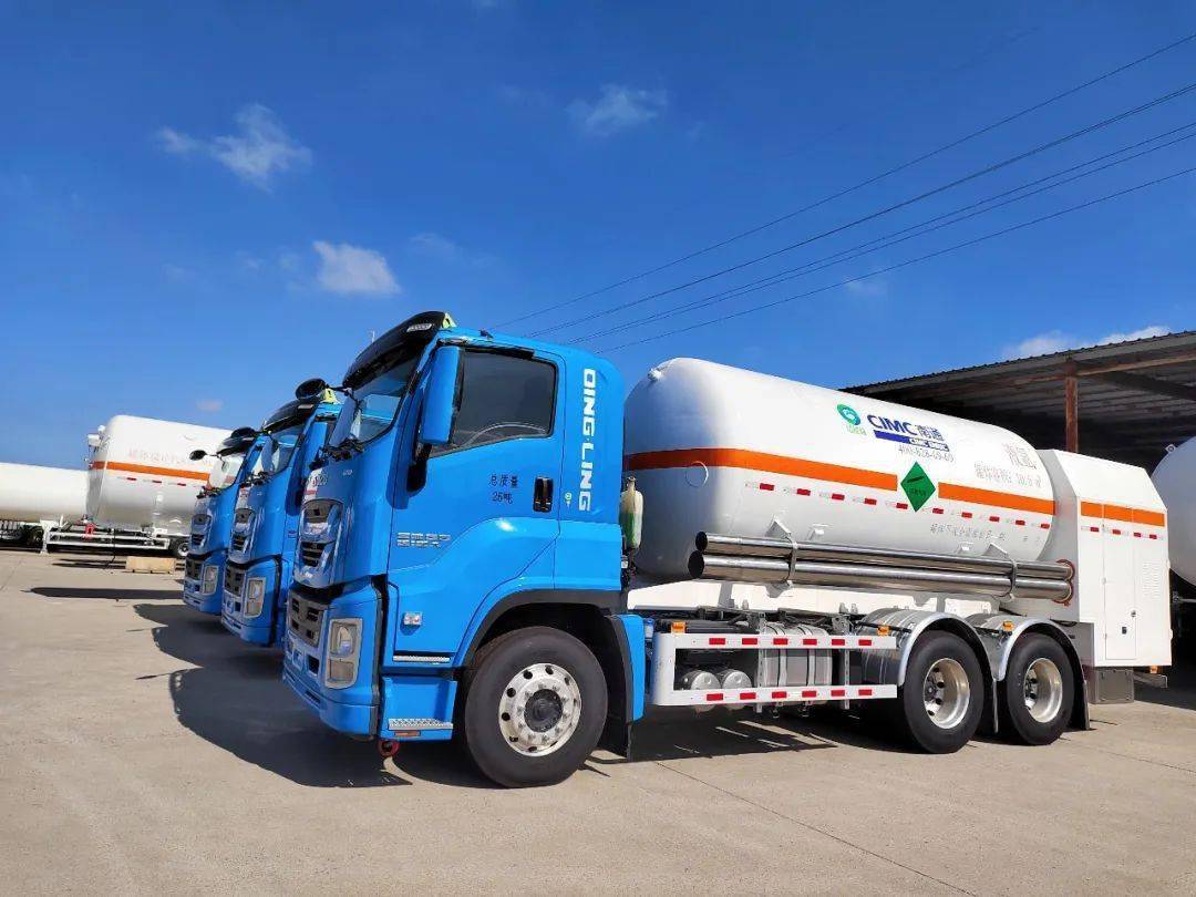 相比于普通大型槽罐车,小型低温带泵整车操作便捷,灵活性高,卸液更快