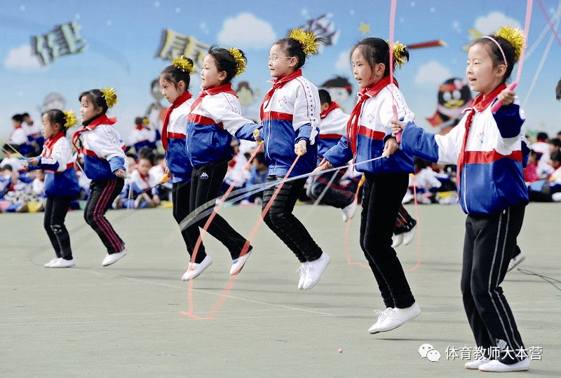 一年级学生跳绳的正确打开方式_问题_力量_节奏感