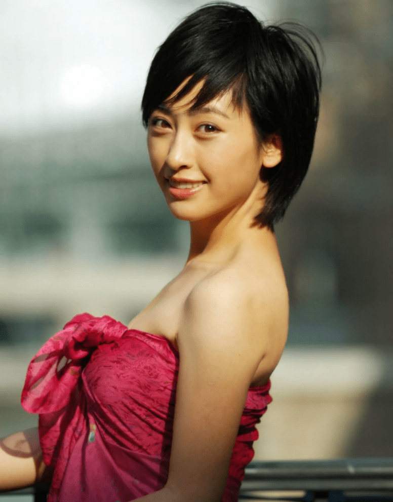 王雅琦的感情经历也同样很丰富,其中最受关注的便是和著名演员张铁林