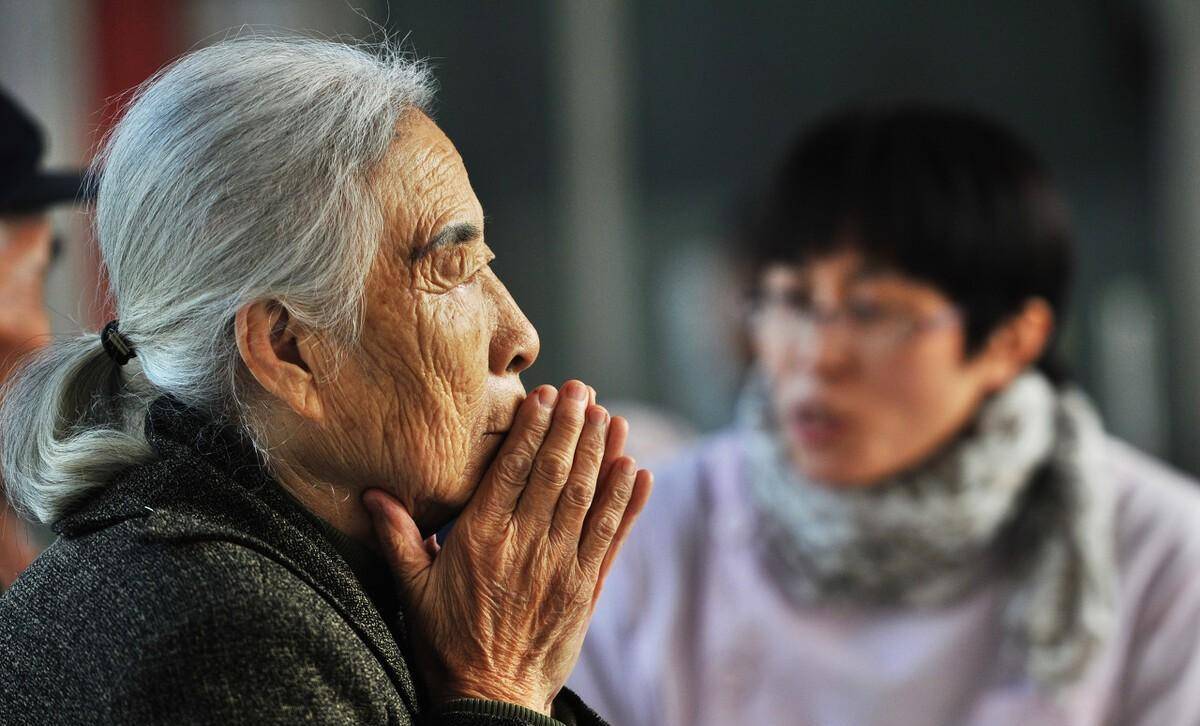 60岁阿姨哭诉：退休后本以为能享福了，却还是在三件事上栽了跟头