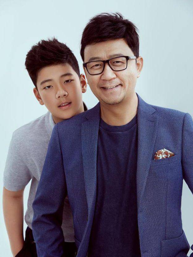 《爸爸去哪了》中的"石头"如今15岁了,身高直追父亲_郭涛_李燃_孩子