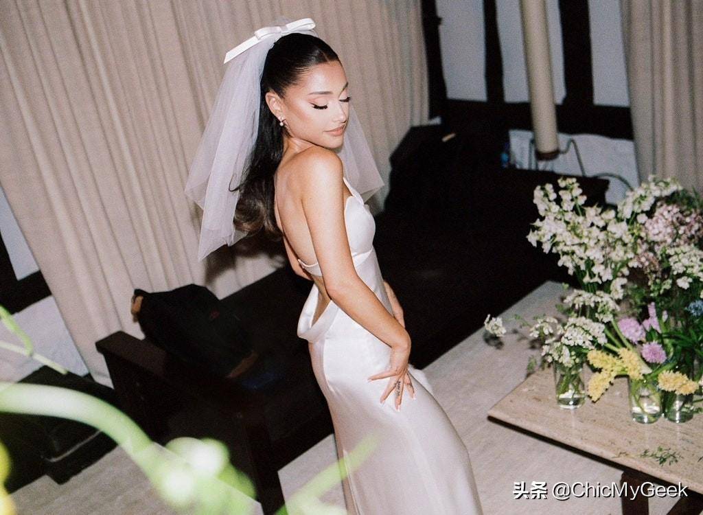 grande与dalton在2022年9月开始交往并于同年9月订婚,而ariana grande