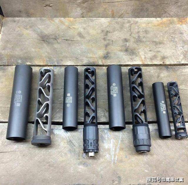 上图就是形形色色的消音器内部结构.