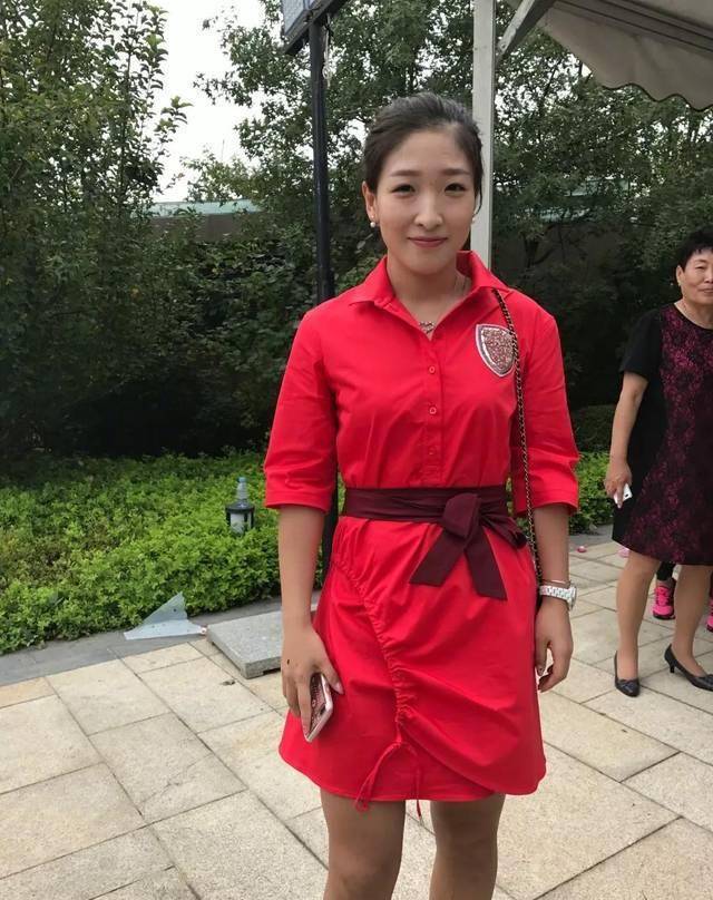 刘诗雯浴袍照片如诗如画,小鹿香的肩膀有些迷离,谁说小枣只有甜美风格