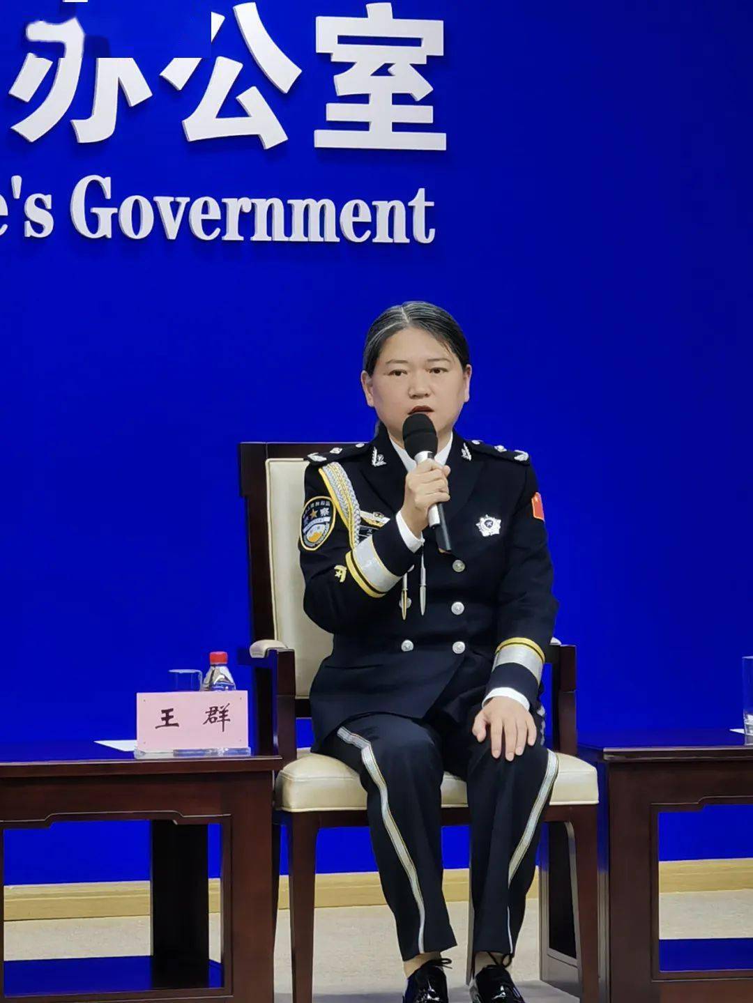 武汉市公安局汉阳区分局洲头街派出所二级高级警长王群人社工作一头