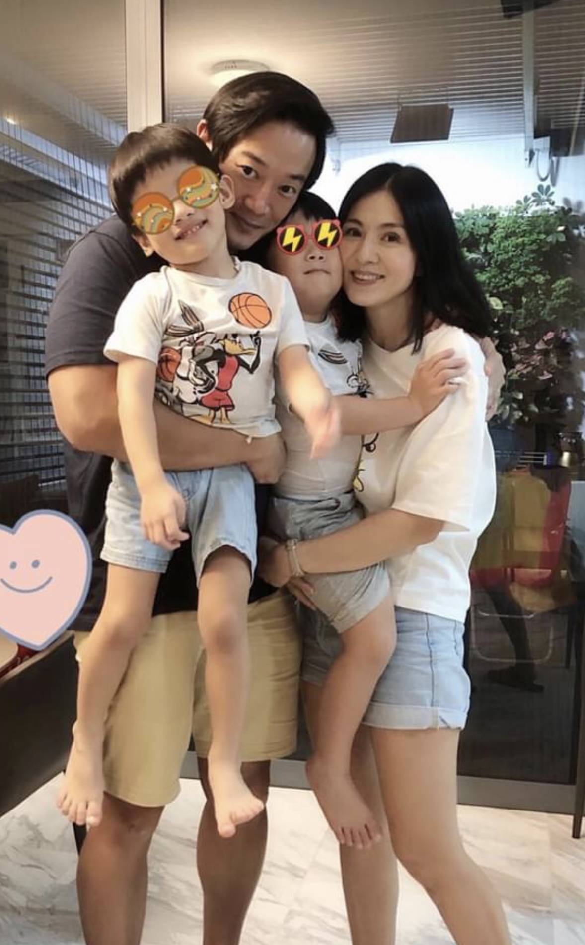 可以说杨采妮现任的丈夫邱韶智一直"左右"着她的人生,影响着她在娱乐