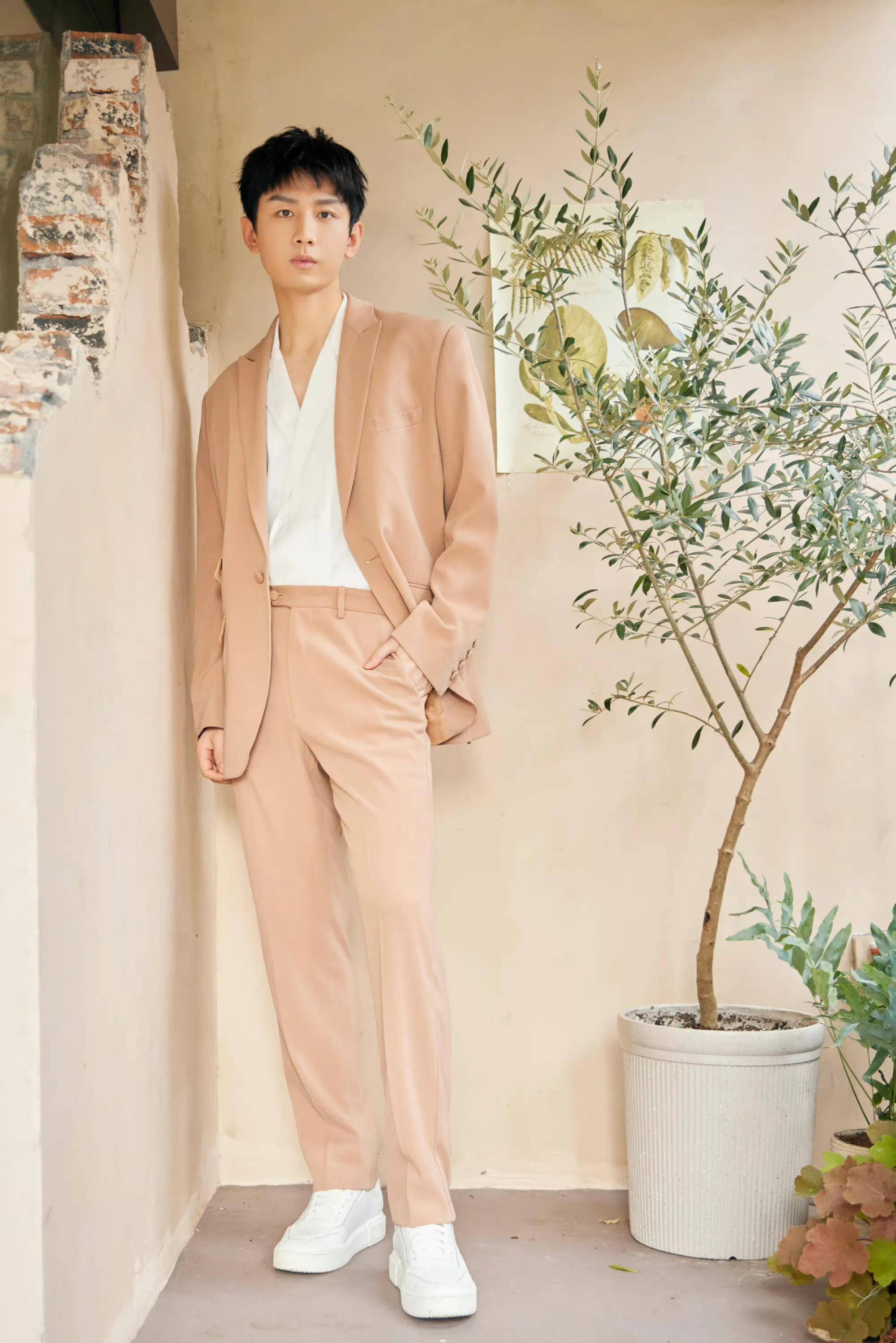 男明星成毅时尚写真:英俊帅气,翩翩公子_写真_时尚_成毅