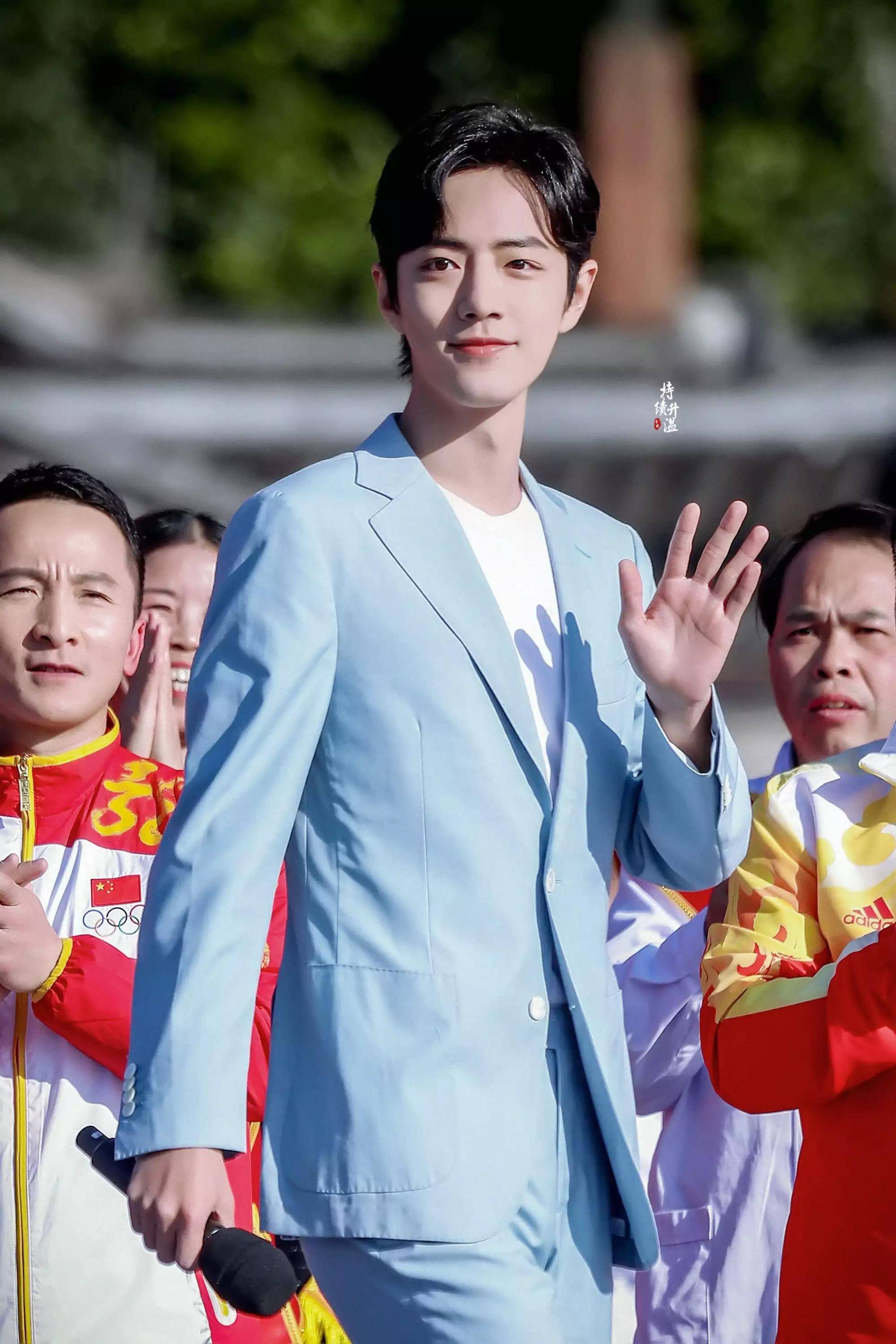 考古肖战:19.12.13 古田心连心慰问演出,图片103张_战战_话筒_笑容