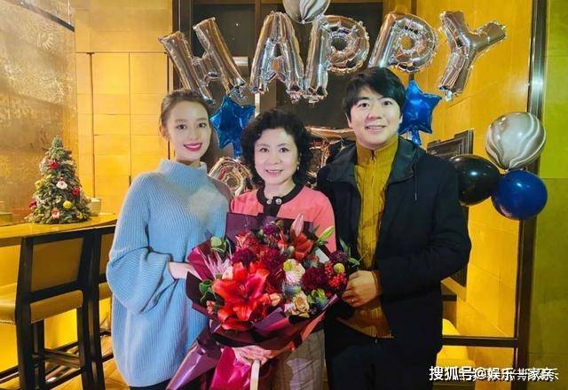 父亲把我逼成世界钢琴家,妈妈寸步不离陪我十多年_父母_吉娜_爸爸