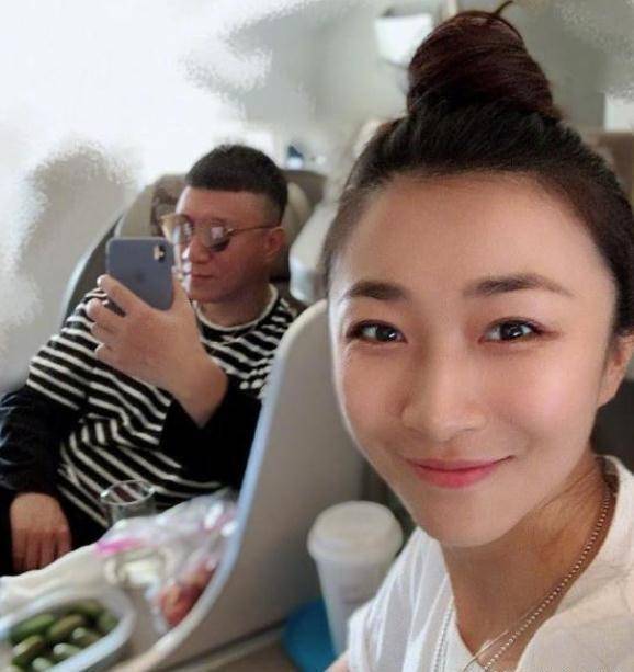 孙红雷三岁女儿近照曝光!五官清秀超可爱,扎马尾脸型像妈妈