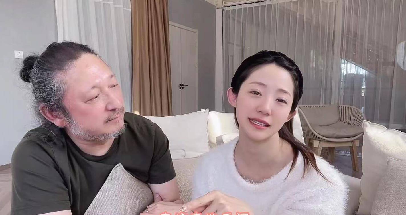 53岁三宝被妻子当众嫌弃!