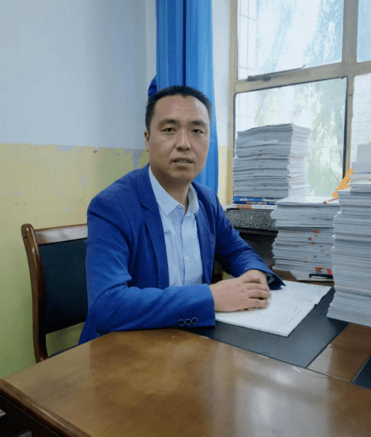庄浪一中优秀教师岳艳军_教学_县政府_工作
