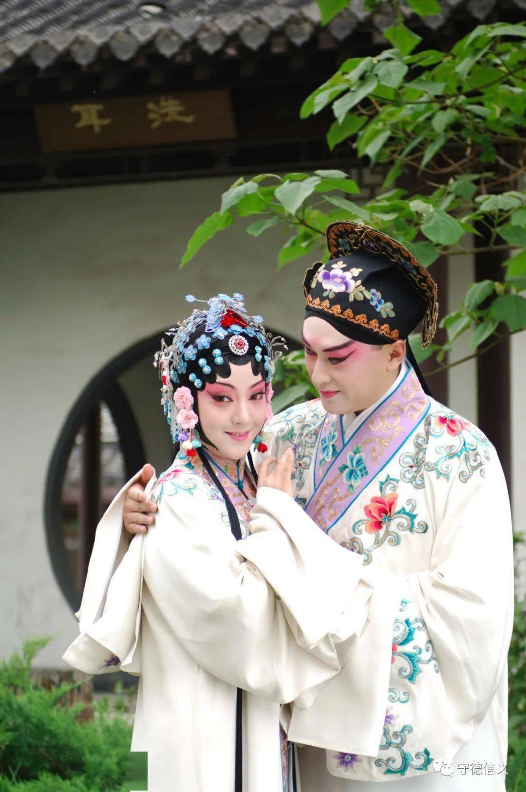 汤显祖的《牡丹亭》(另外三个分别是《西厢记》《长生殿》《桃花扇》)