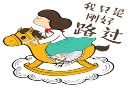 大嫂手拿一袋糖果跑过来,温柔的对大哥说:"老公张嘴,张大点