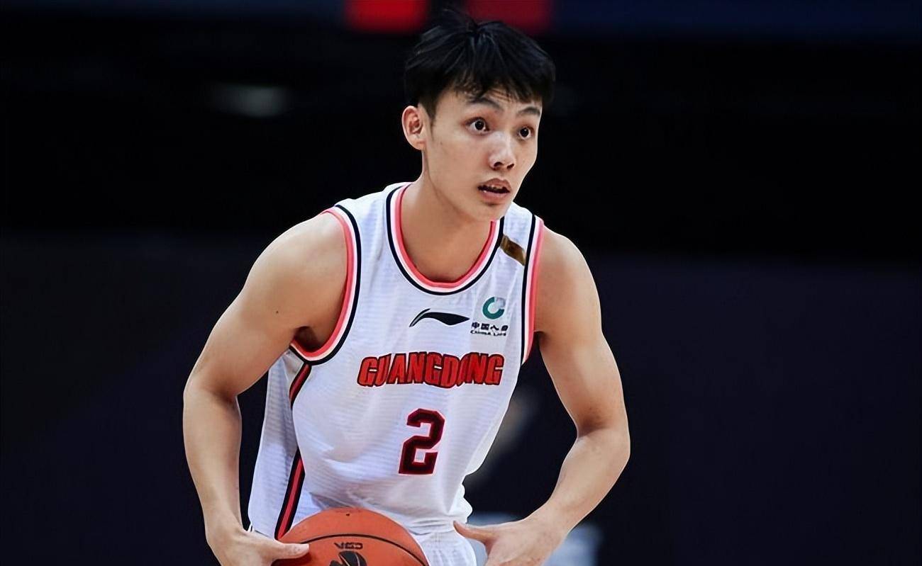 22岁广东队后卫徐杰,一年能赚多少钱?_收入_球员_年薪