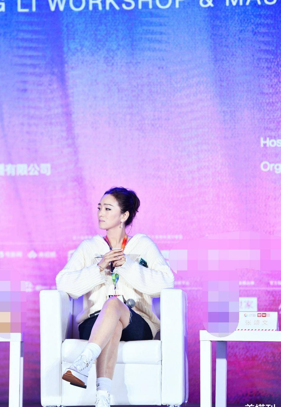 55岁巩俐终于赶时髦一回!