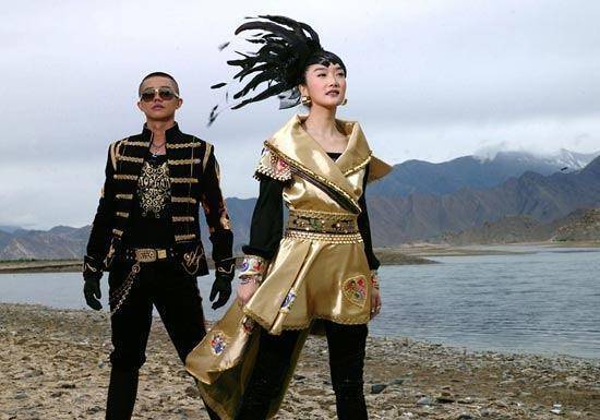 凤凰传奇,一个被我们错怪了20多年的组合,看他们如何创造传奇_曾毅