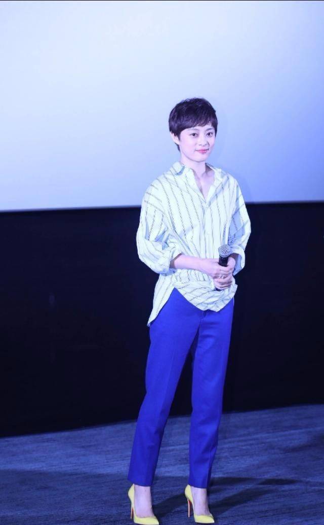 孙俪剪个学生短发就能嫩了?穿件碎花衣服,又土又显老!_感觉_显得_裤子