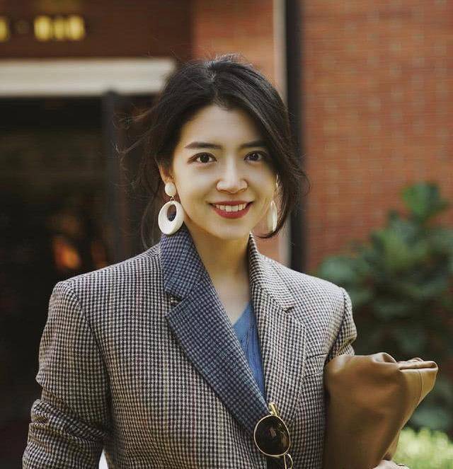 公认"有品位"的三木博主,放弃了普通西装,穿裹身款西装更洋气_牛仔裤