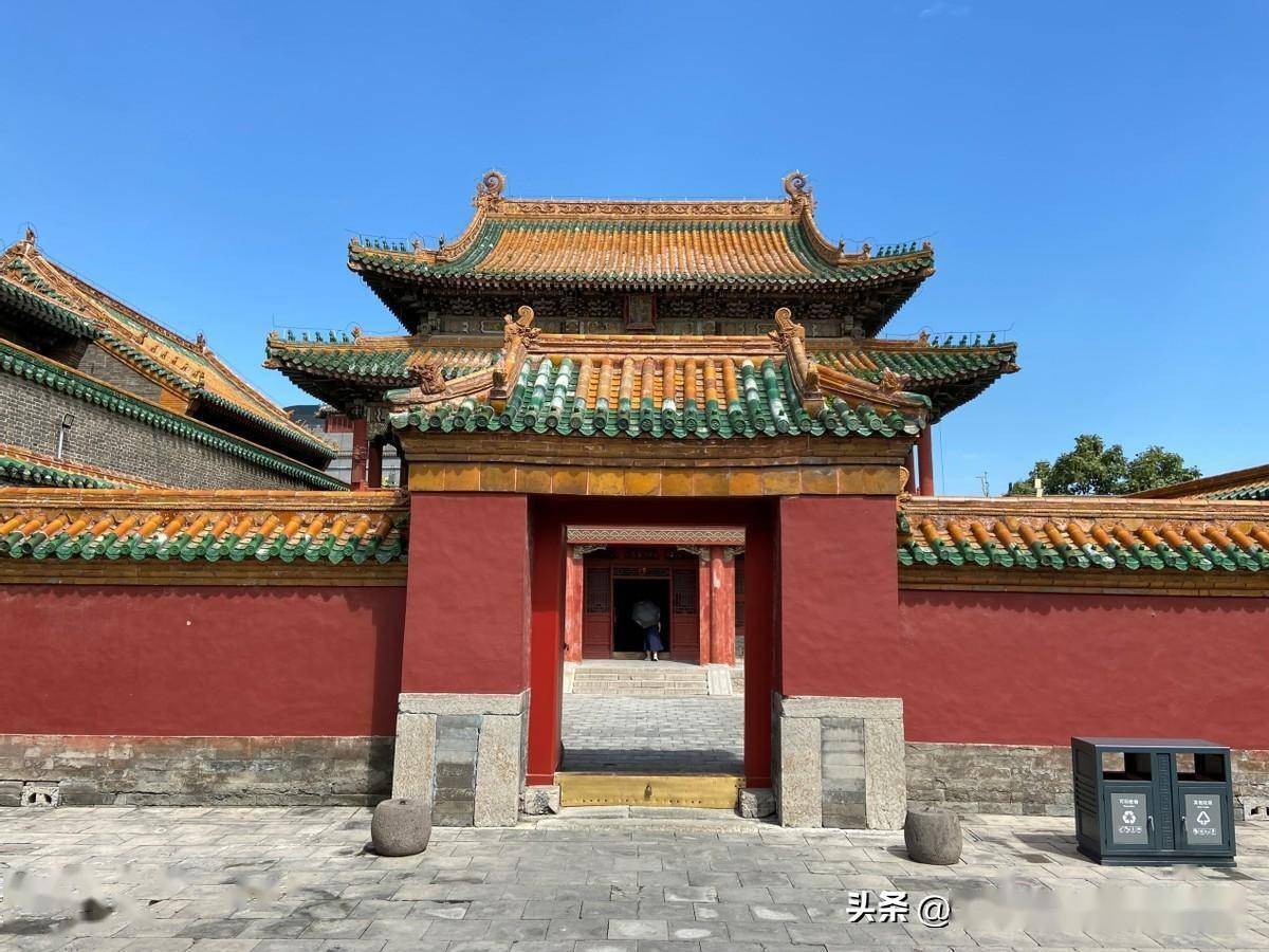 皇后是正房,宸妃海兰珠居住的东厢房就是所谓的关雎宫,庄妃即后来的