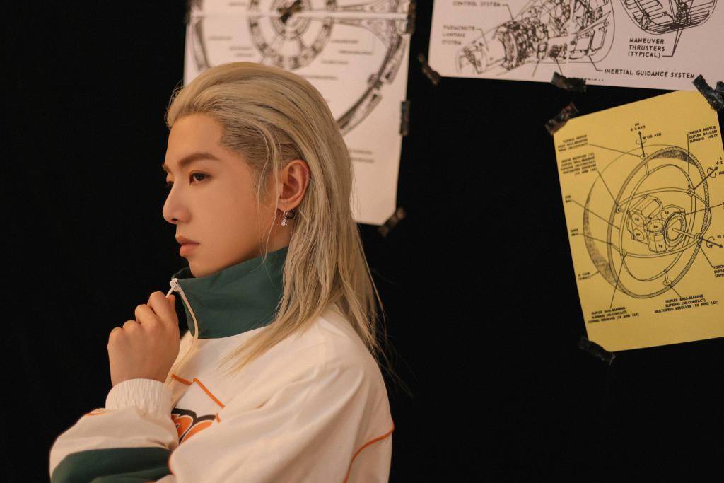 华晨宇发布银发复古风造型写真 大背头让粉丝直呼太帅_华晨宇_银发