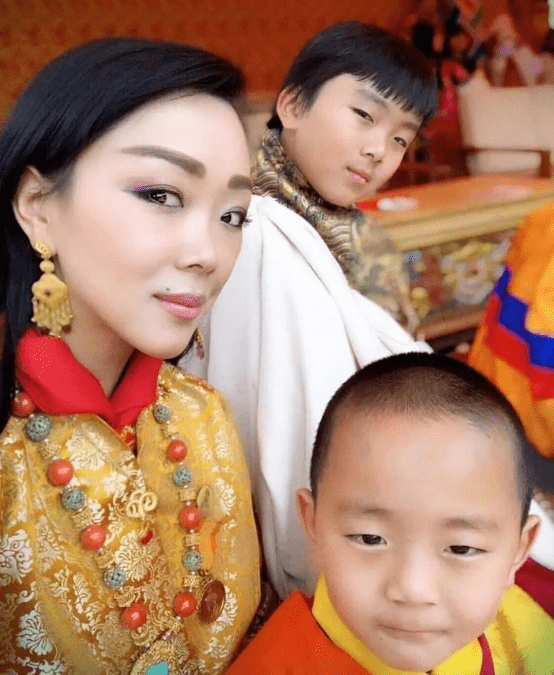 喜马拉雅雪山上的5位不丹公主，雪山养育出的二公主，也太美了