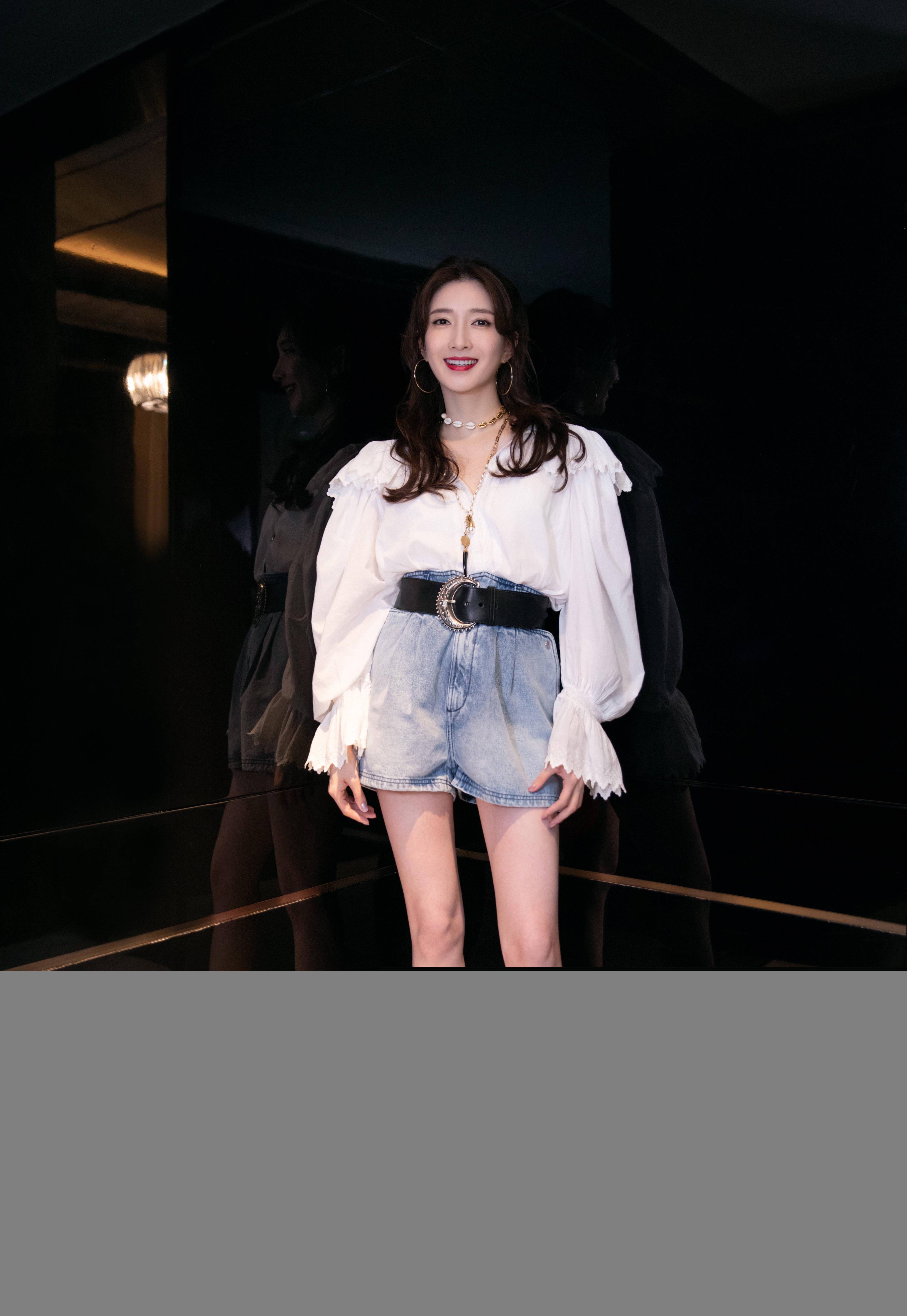 戏中独立自主王漫妮戏外美腻温柔江疏影机场街拍都这么女神
