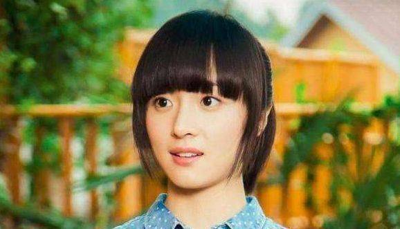 有种"整容"叫做《旋风少女》戚百草,当她掀起刘海后,美到不敢认_电视