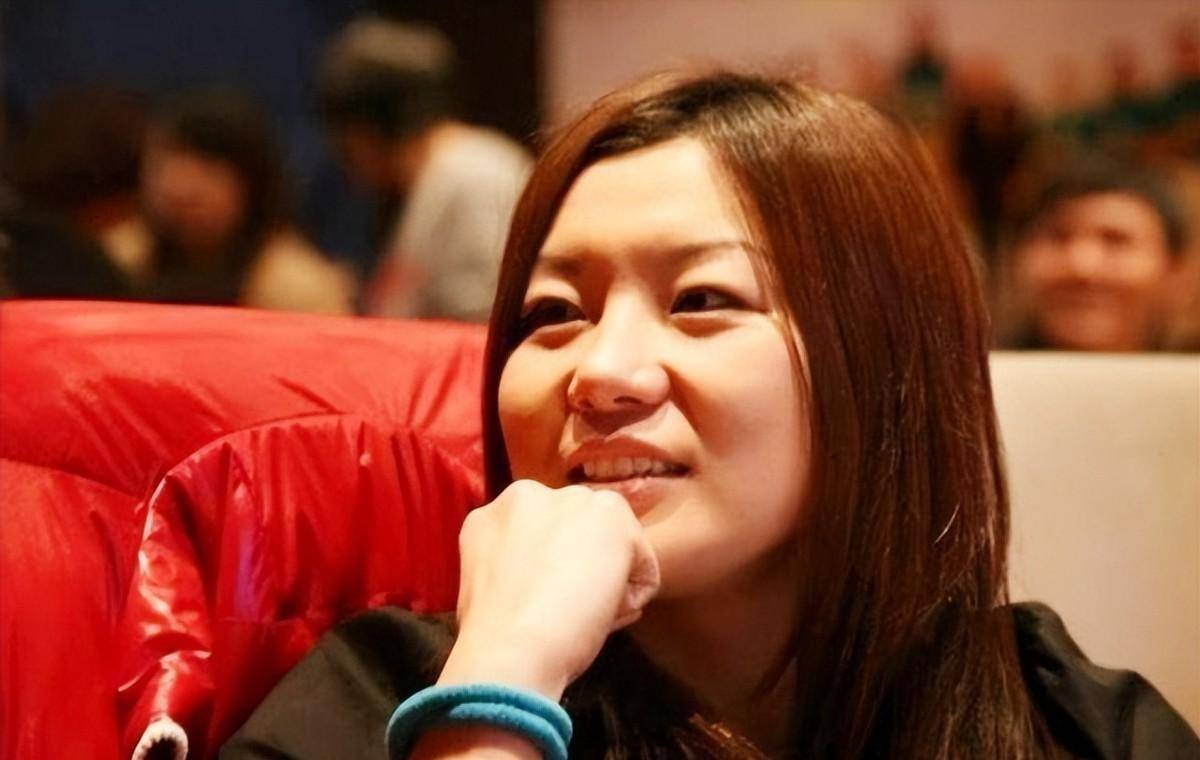 但是莫科也是幸运的,在受了伤之后,有周雅菲这样一个乐观善良的女人