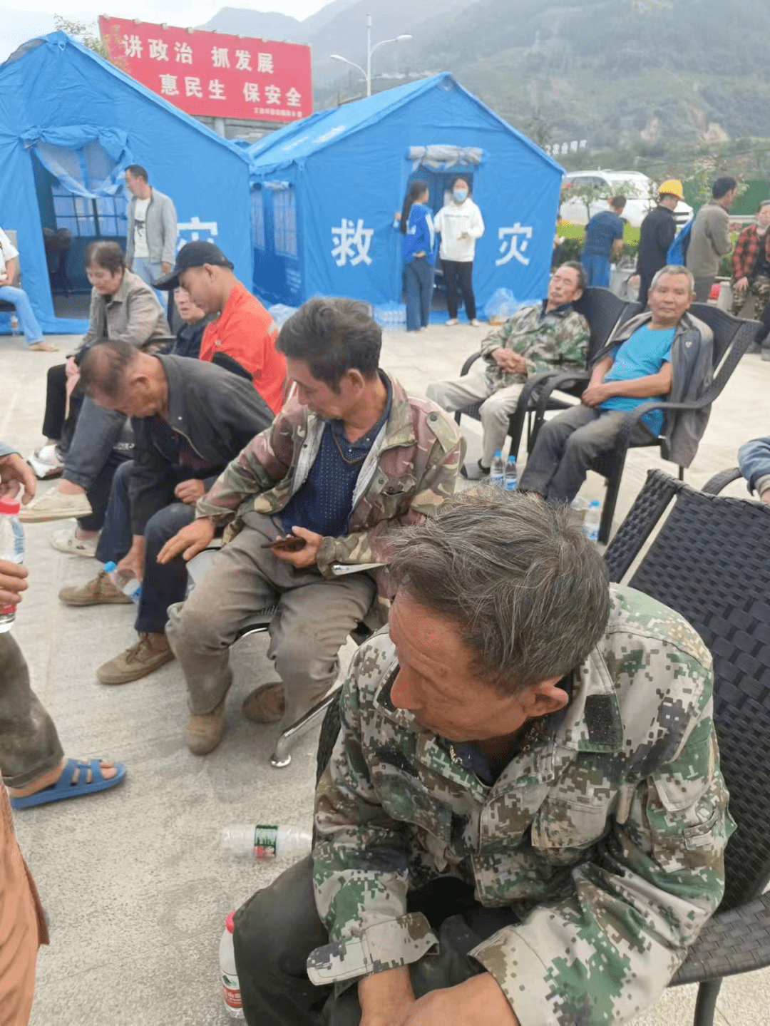 完全损毁△杨光银在医院接受治疗事后,杨光银被送往医院治疗当时大家