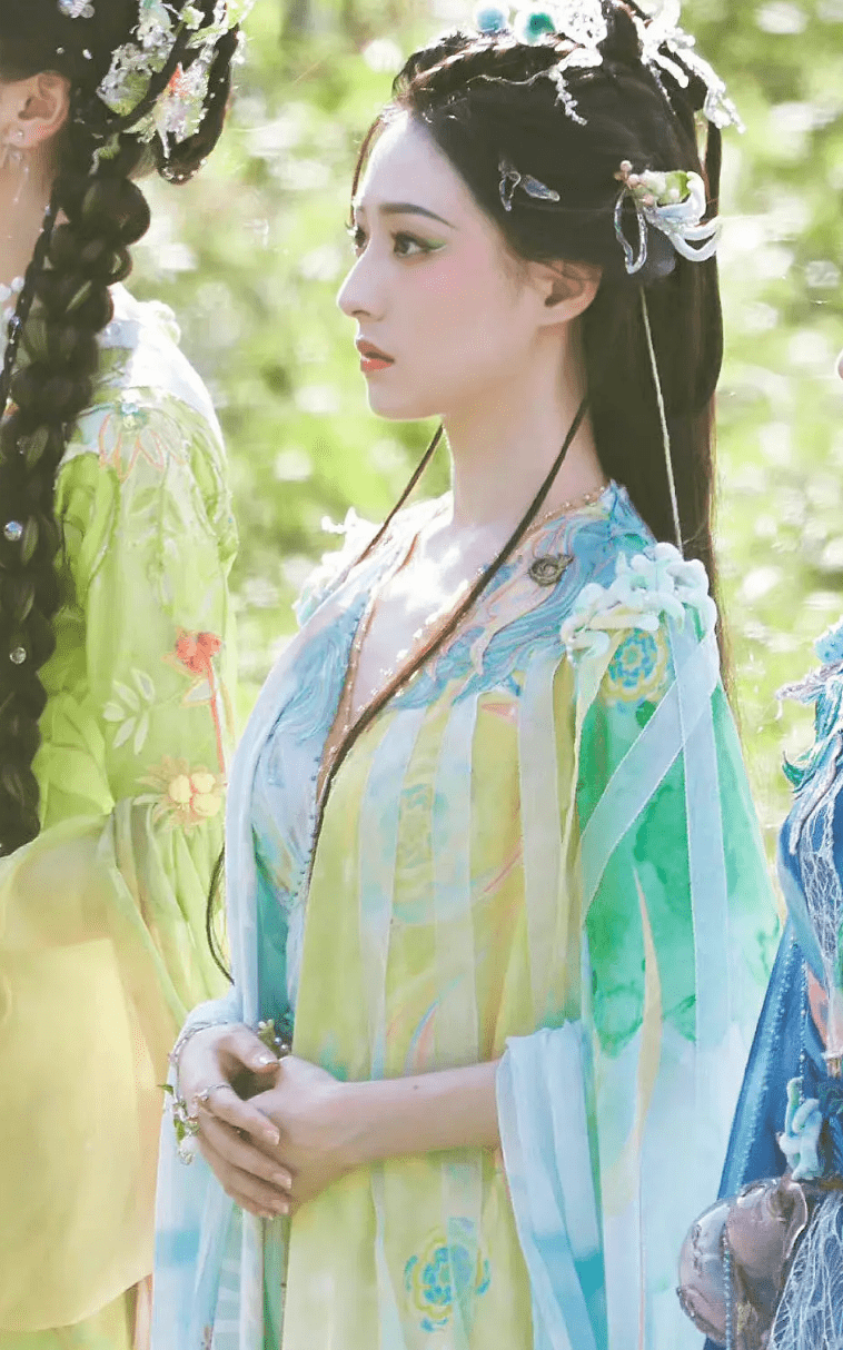 小红娘》:陈都灵古装扮相"美翻了",女主都被她艳压_杨幂_涂山_龚俊