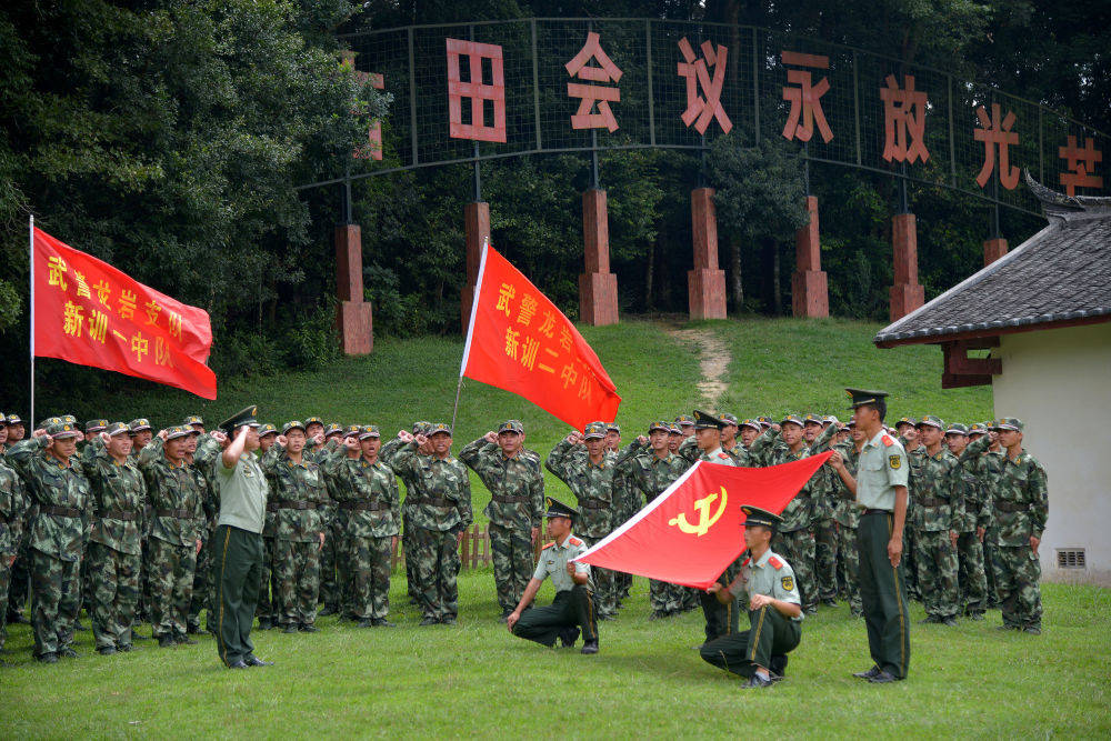 中国特色强军之路的时代答卷——新时代推进国防和军队建设述评_领导_政治_习近平