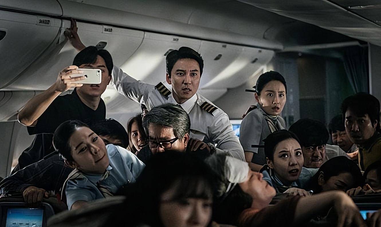 韩国空难电影《迫降》:立场不同,你会怎么选择?