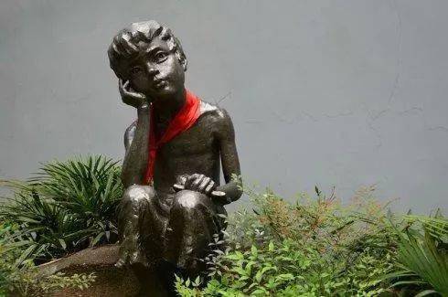 直到被转移的这一天也被关押在这里小萝卜头和