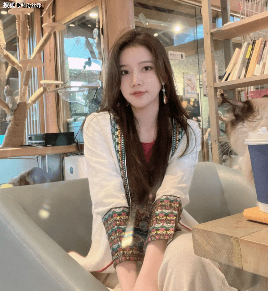 全程不把粉丝当外人 斗鱼萌七直播卸妆 素颜 抗打 获一致好评 关美颜 惩罚 美女 全程不把粉丝当外人 斗鱼萌七直播卸妆 素颜 抗打 获一致好评 关美颜 惩罚 美女