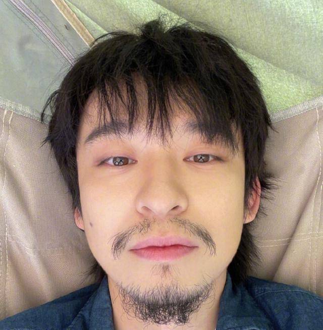 孙怡晒女儿生日母女像姐妹,董子健胡子拉碴太疲惫网友:当道士?