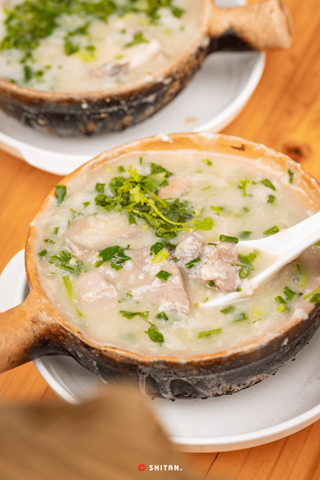 开了14年的任性煲仔粥:"真的只卖5小时,下午要打麻将"_粥店_广式_带着