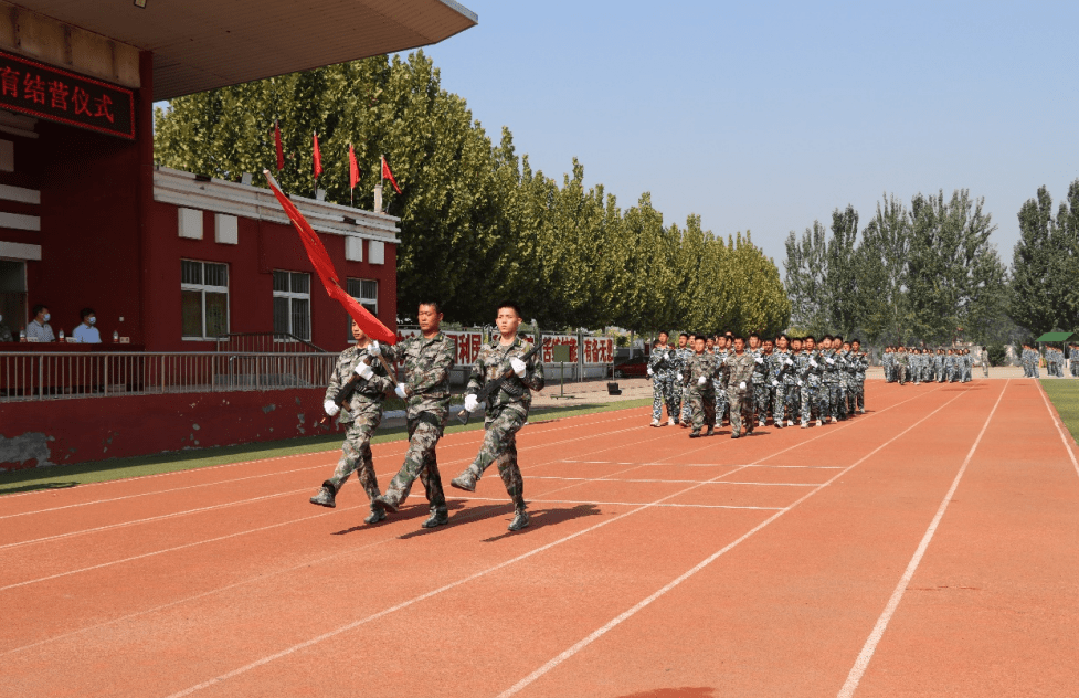 在国防教育实践活动一周的时间里,梅厂中学新生从队列队形,红歌练唱