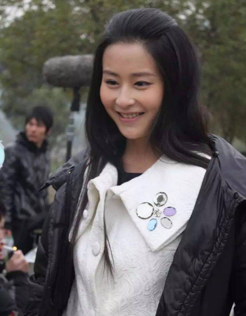 近况着急复出的女星:有人不顾形象,有人失去神采,有人面对现实_佟丽娅