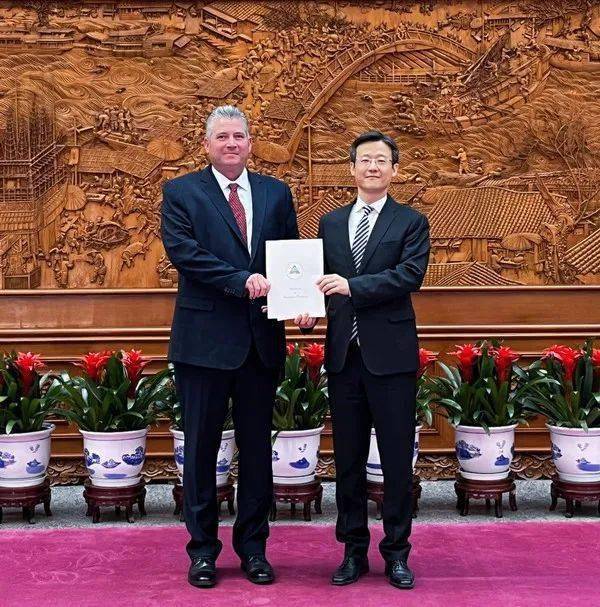 外交部礼宾司副司长李响接受尼加拉瓜新任驻华大使科罗内尔递交国书