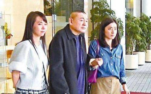 "女神收割机"刘銮雄,最终为何选择了容貌普通的甘比?