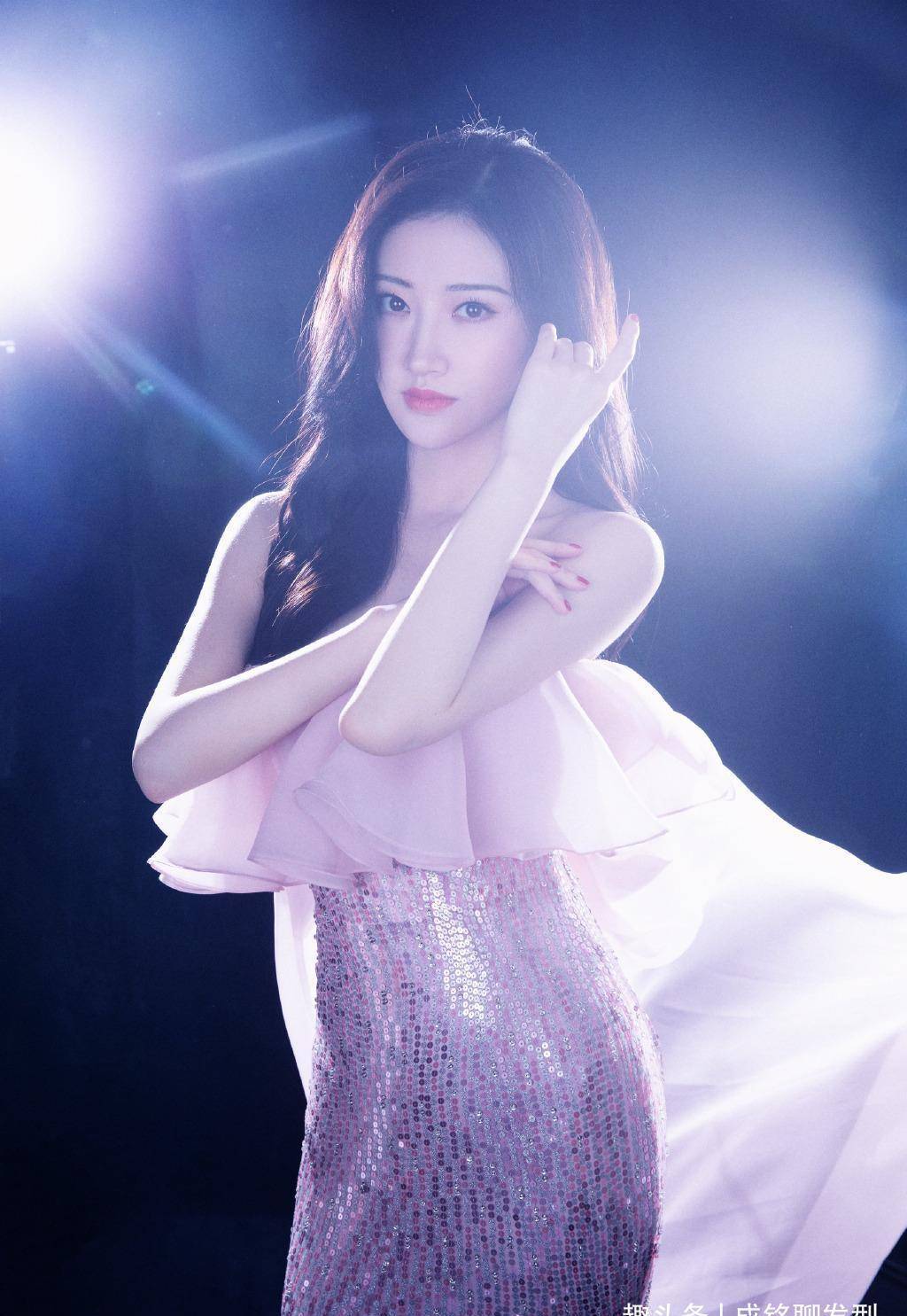 景甜这身材曲线太绝了!