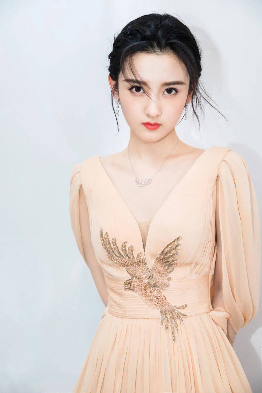 95后小花竞争格局:一枝独秀vs迎头赶上vs释放潜力_热度_晓彤_赵露